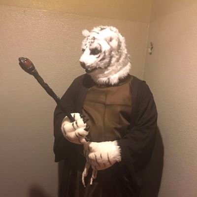 Ｓ大佐【後ろ向きに微速前進】